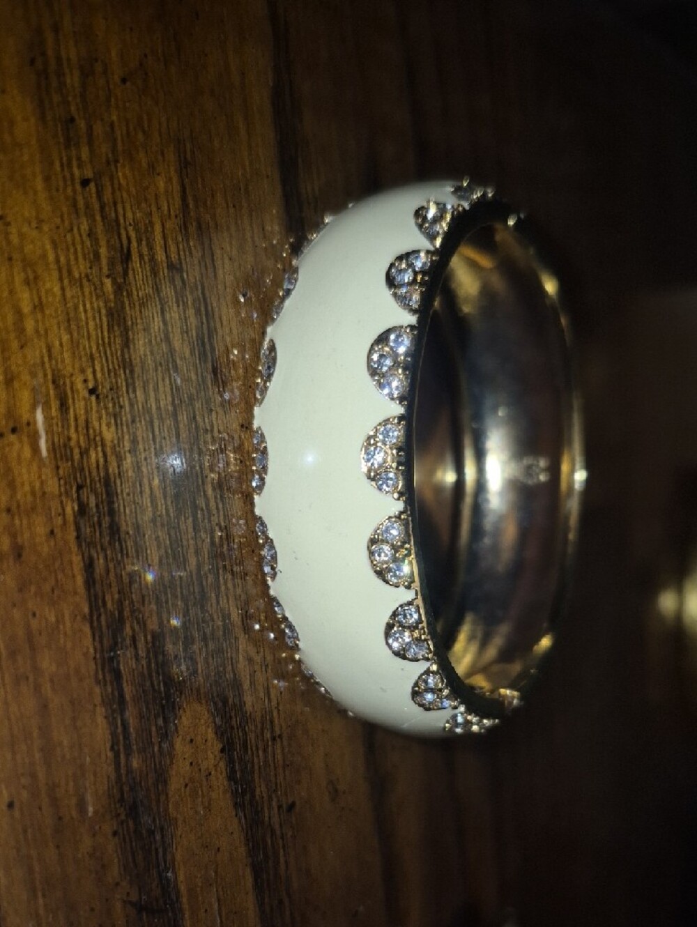 Stella and Dot SLOAN Enamel Rhinestone Bangle Hinged Bracelet Cream Gold Tone - Picture 4 of 8